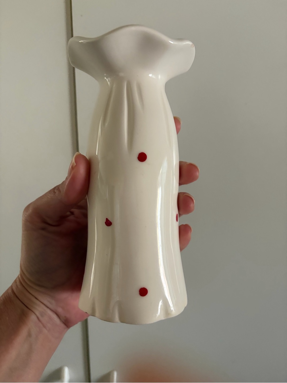 Vintage mid-century/retro-style Taiwanese art pottery vase